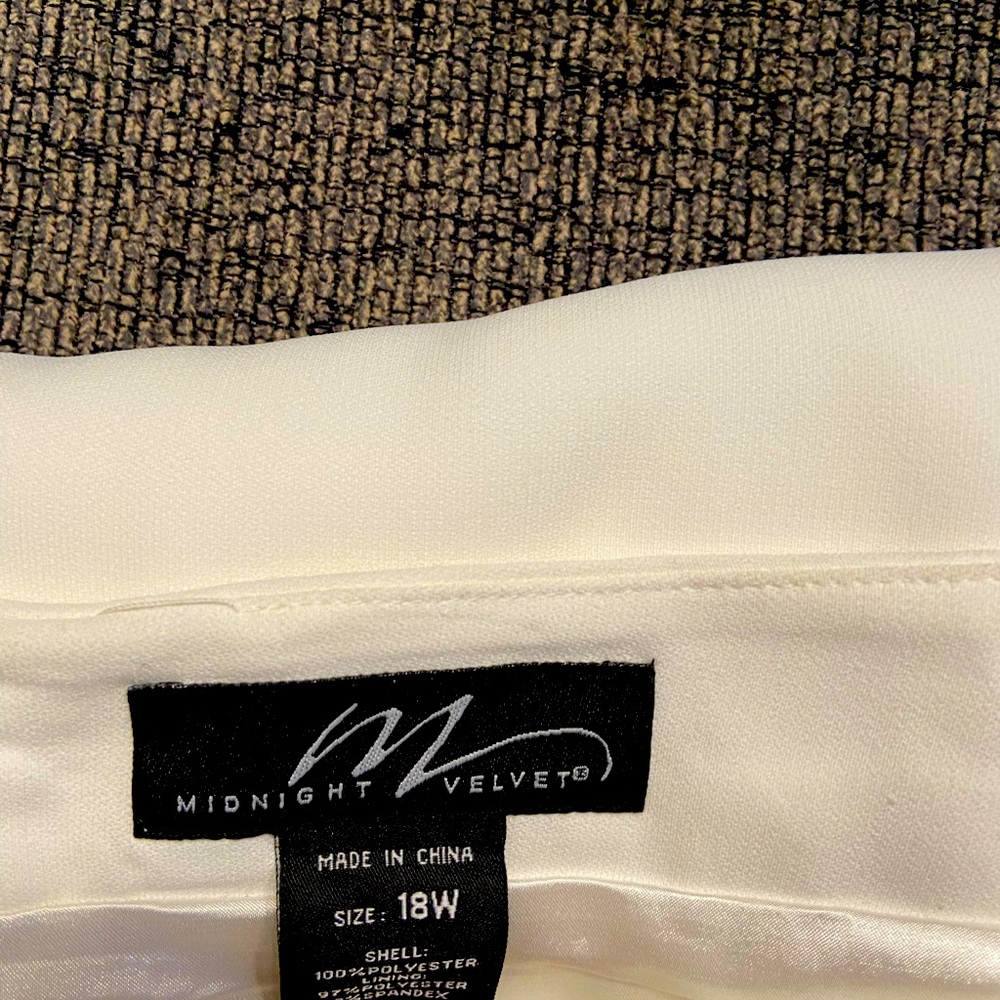 Women White Wide leg pants!